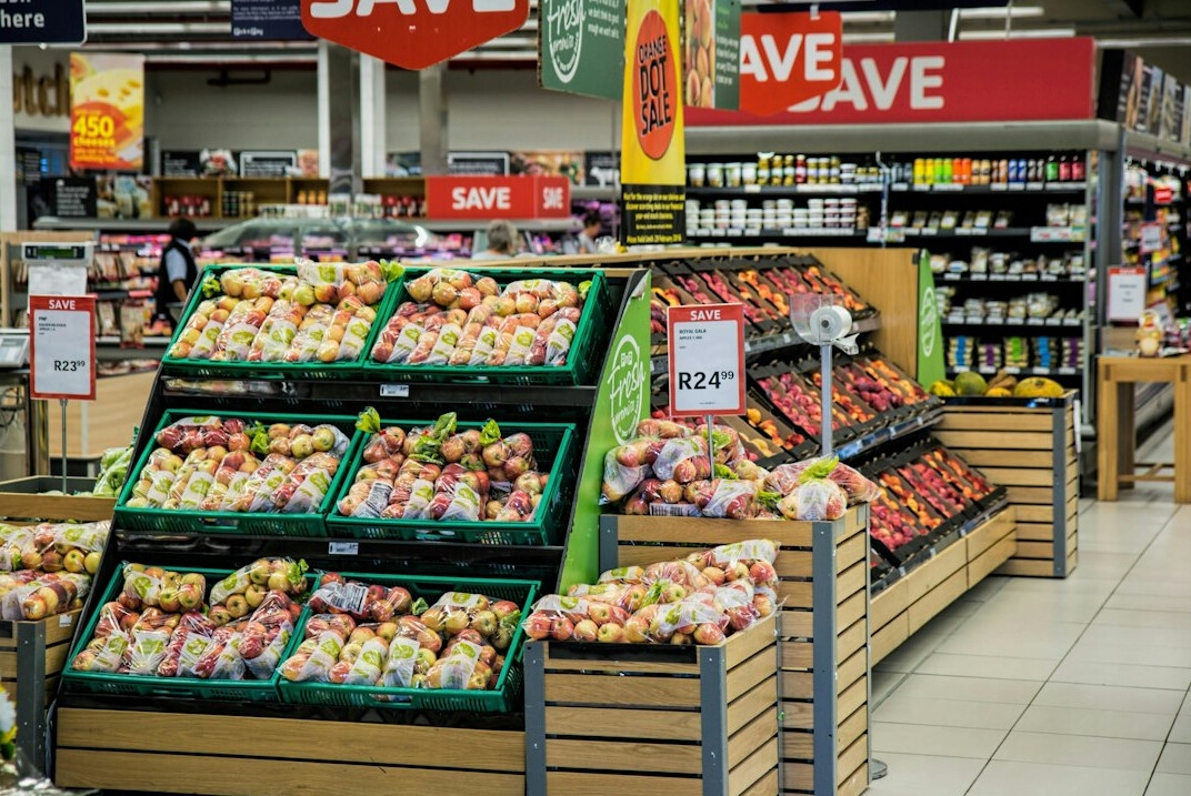store detective monitoring aisles